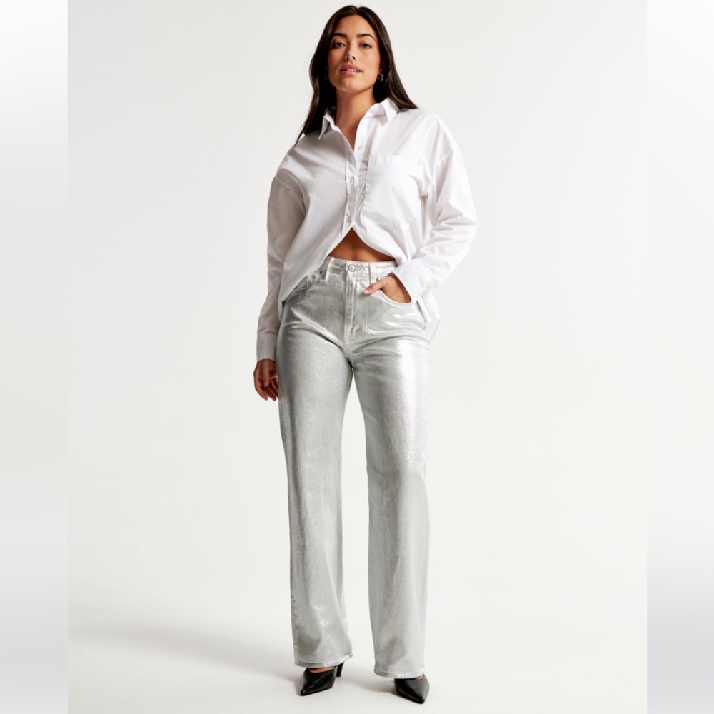 NWOT Abercrombie High Rise 90’s Relaxed Chrome Jeans. Size 27R (4R)